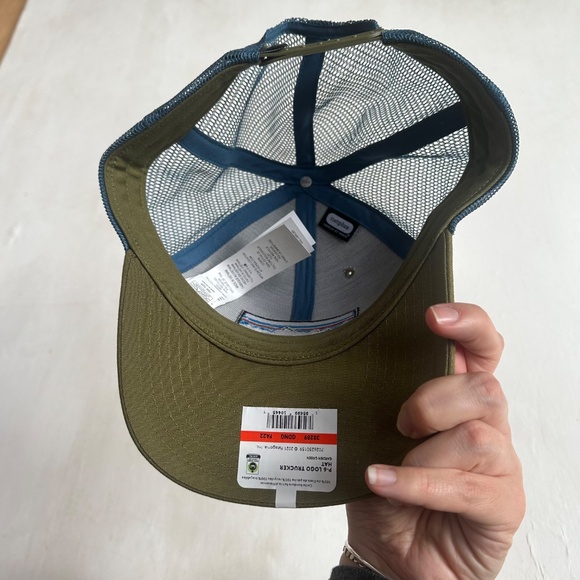 NWT Patagonia P-6 Logo Trucker Hat in Garden Green - Picture 5 of 6